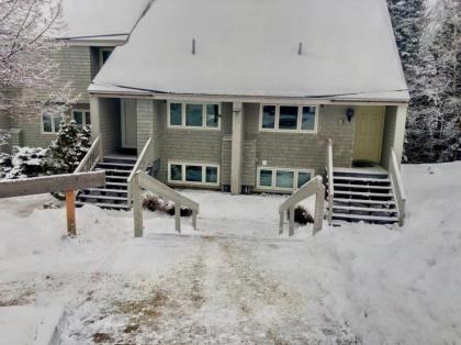 R1 Renovated Bretton Woods Slopeside townhome in the heart of the White Mountains - image 7