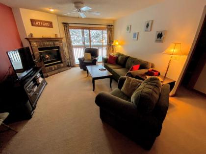 S4 Ski Slope Views Bretton Woods condo with easy access to mt Washington Skiing White mountains Whitefield New Hampshire