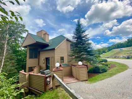 C4 Beautiful homey slopeside townhouse for your family getaway in the heart of the White Mountains!