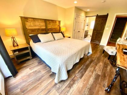 C4 Beautiful homey slopeside townhouse for your family getaway in the heart of the White Mountains! - image 13