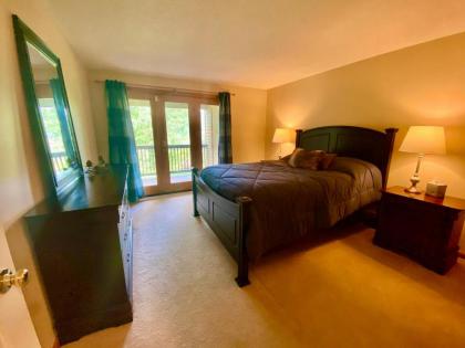 C4 Beautiful homey slopeside townhouse for your family getaway in the heart of the White Mountains! - image 16