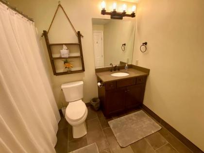 C4 Beautiful homey slopeside townhouse for your family getaway in the heart of the White Mountains! - image 17