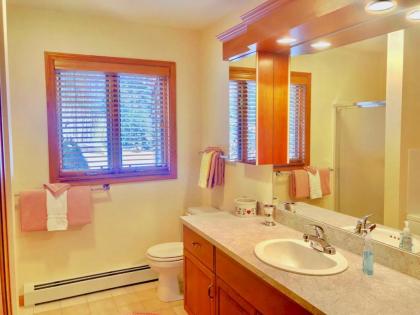 C6 Beautiful views from this Crawford Ridge Townhome a short walk from the slopes! - image 8