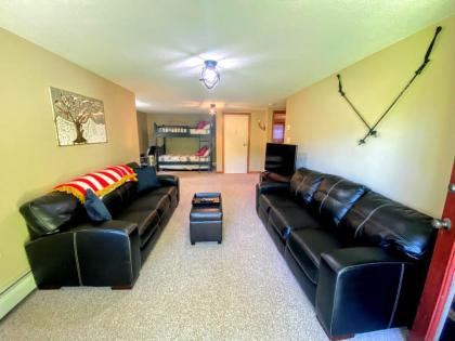 W1 Cozy and comfortable Bretton Woods condo with ski slope views fireplace! - image 10