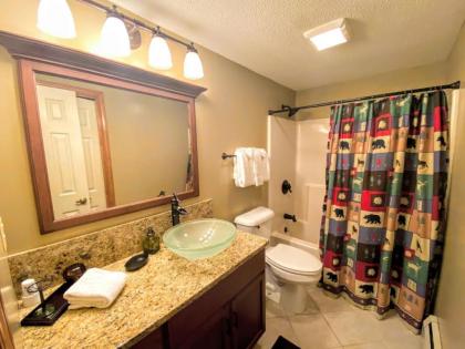 W1 Cozy and comfortable Bretton Woods condo with ski slope views fireplace! - image 14