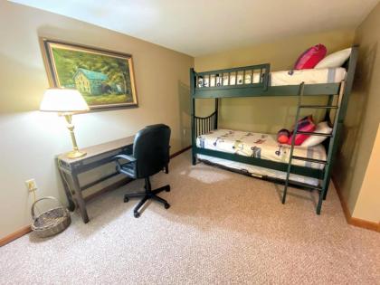 W1 Cozy and comfortable Bretton Woods condo with ski slope views fireplace! - image 15