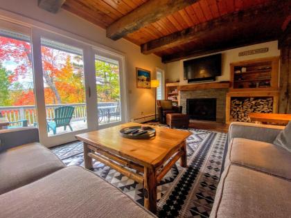 R6 Upscale rustic Bretton Woods condo in unbeatable SKI IN SKI OUt location Fireplace fast WiFi New Hampshire