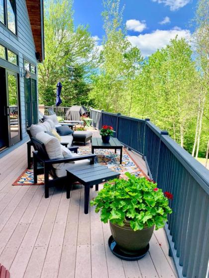 E5 Beautiful Bretton Woods slopeside home amazing views of mount Washington Hot tub AC Whitefield