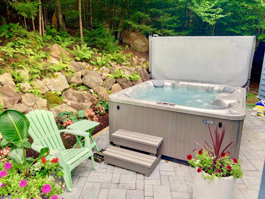 E5 Beautiful Bretton Woods slopeside home amazing views of Mount Washington! Hot Tub AC - image 3
