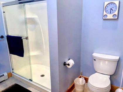 E5 Beautiful Bretton Woods slopeside home amazing views of Mount Washington! Hot Tub AC - image 9