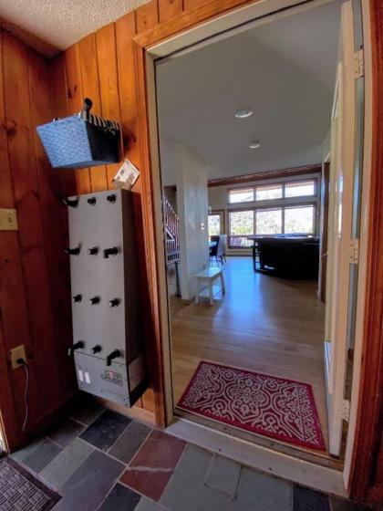 W5 AIR CONDITIONED Mount Washington Place townhouse with fireplace air hockey free and fast wifi! - image 15