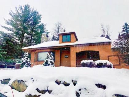 O8 Renovated Forest Cottage Townhome with great Mt Washington views fast wifi Walk to skiing