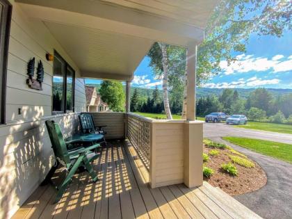 G5 WOW! Stunning single level home next to golf course and Mt Washington Hotel AC skiing! - image 1