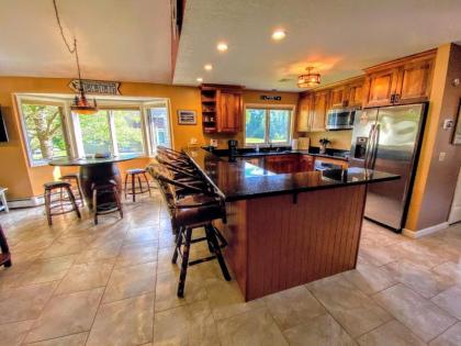 G5 WOW! Stunning single level home next to golf course and Mt Washington Hotel AC skiing! - image 15