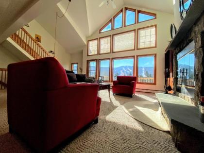 H5 Luxurious StoneHill townhome with magnificent ski slopes view hot tub Whitefield