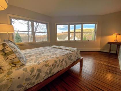 E7 Sunny Bretton Woods private home next to the slopes of Bretton Woods Hot Tub Wifi - image 14