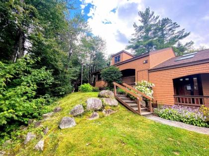 O6 Newly renovated with high class upgrades! Great ski access boot warmer ski rack yard AC! - image 2