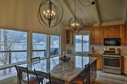 No Ka Oi Lakefront Cottage with Hot tub and EZ Dock