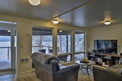 No Ka Oi Lakefront Cottage with Hot Tub and EZ Dock! - image 5
