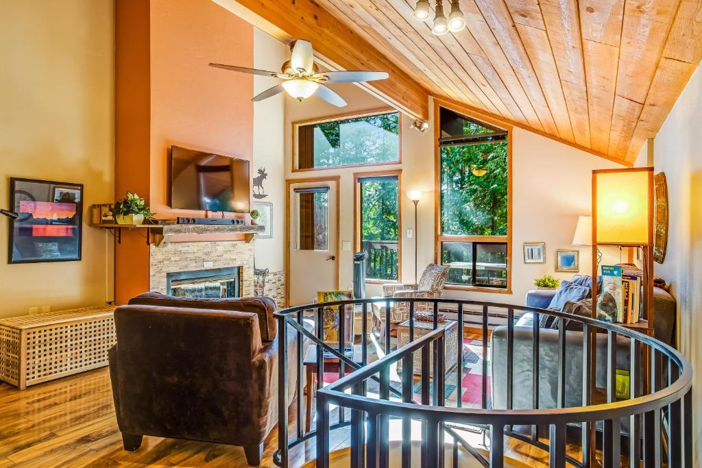 86 Pole Bridge Condominium - image 3