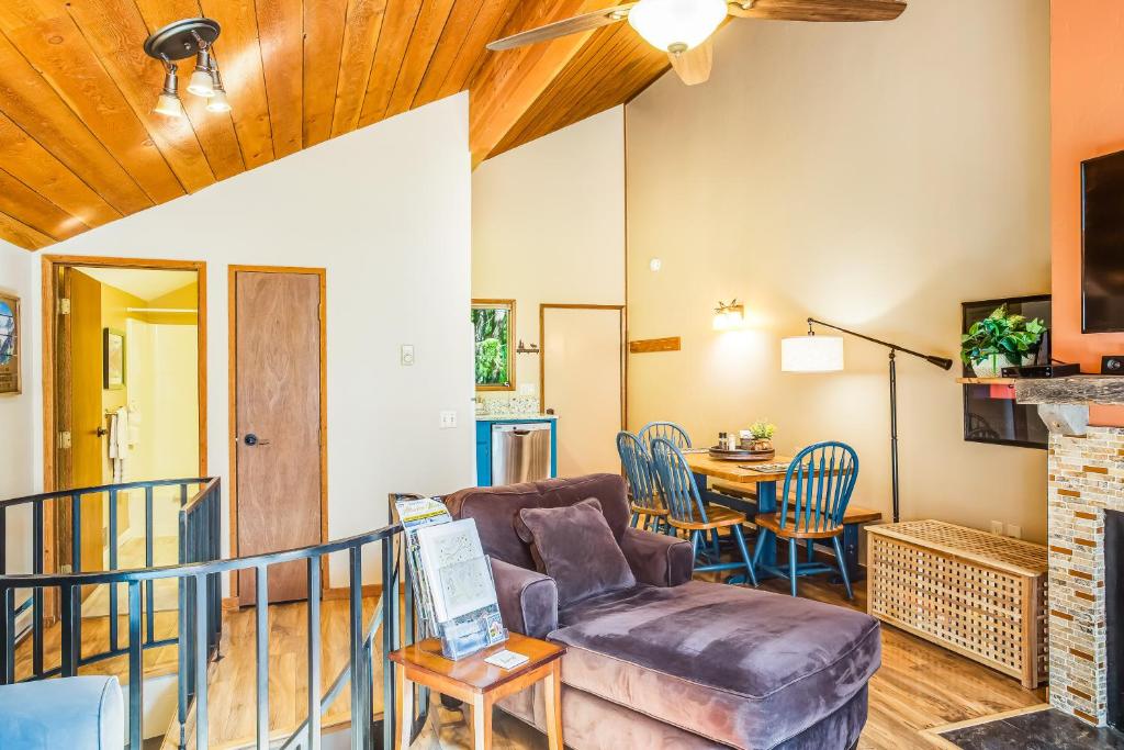86 Pole Bridge Condominium - image 4