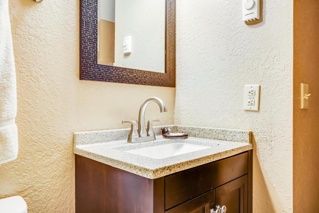 86 Pole Bridge Condominium - image 7