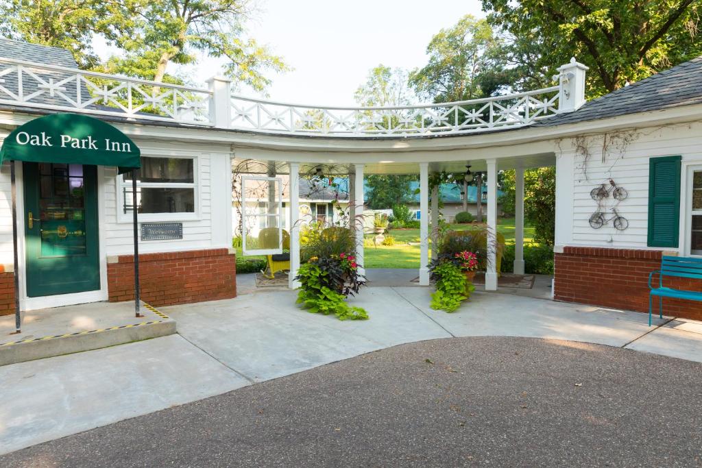 Oak Park Inn - image 3