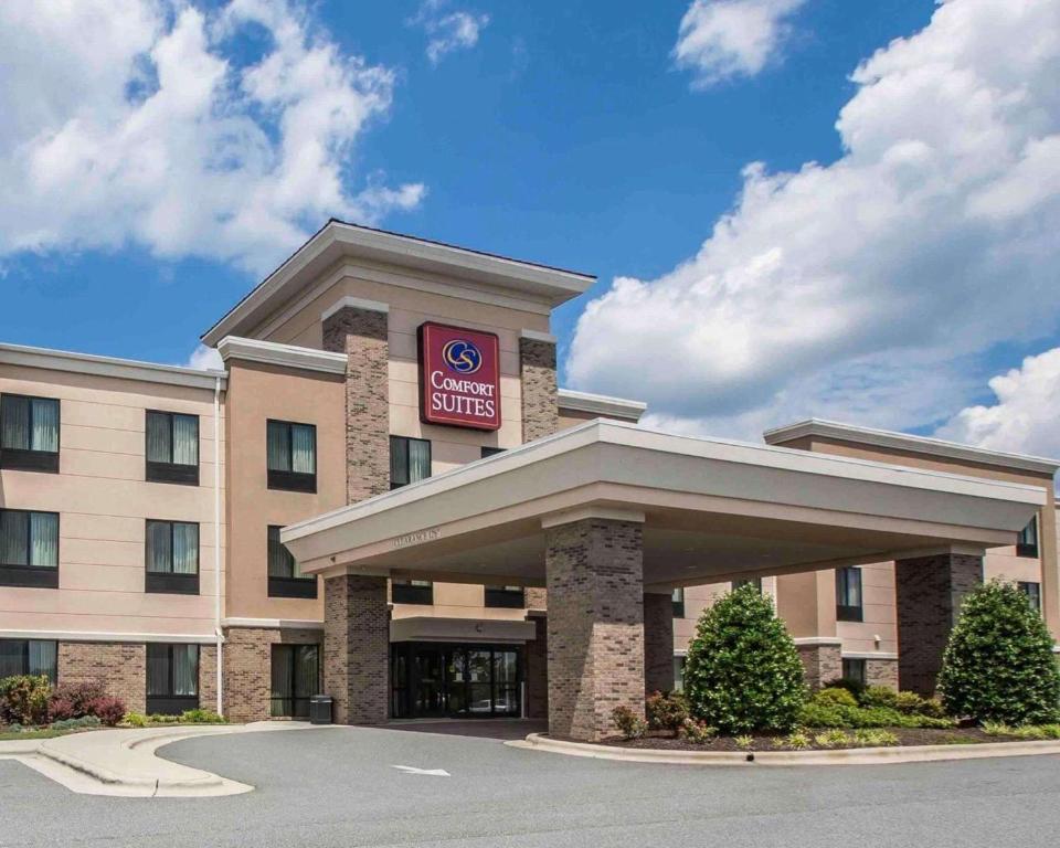 Comfort Suites Whitsett - main image