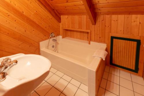 Creekside Bunkhouse - image 2