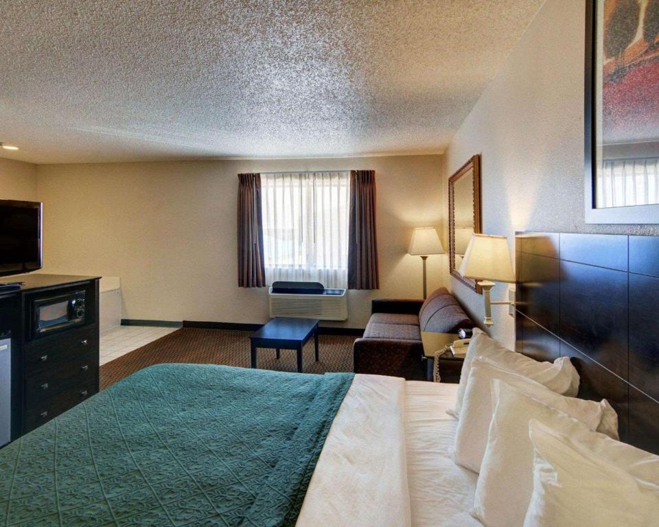 Quality Inn & Suites Wichita Falls I-44 - image 2
