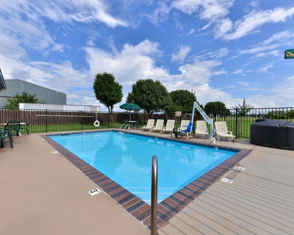 Quality Inn & Suites Wichita Falls I-44 - image 6