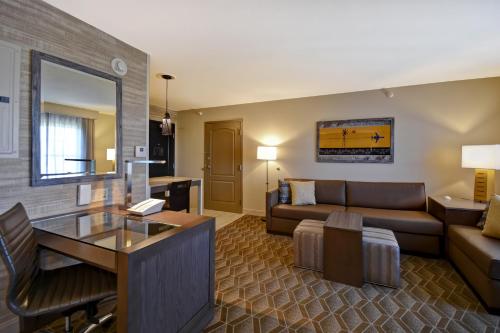 Homewood Suites by Hilton at The Waterfront - image 4