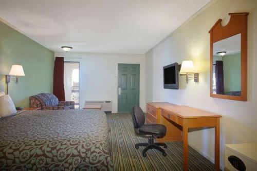 Days Inn by Wyndham Wichita West Near Airport - main image