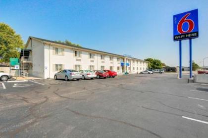 Motel 6 W Kellogg Wichita, Ks. Phone Number