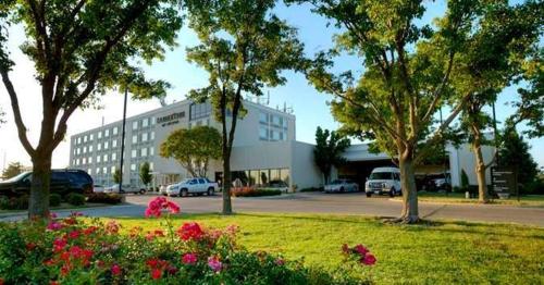 DoubleTree by Hilton Wichita Airport - main image