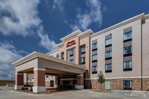 Hampton Inn & Suites-Wichita/Airport KS - main image