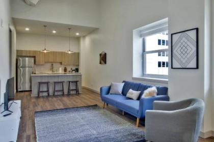 Relaxing Flat in Heart of Wichita!