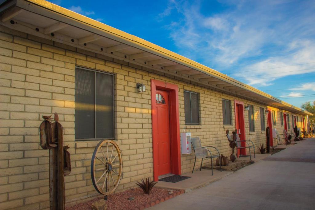 Stagecoach Suites - main image