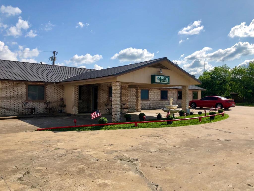 Travelers Inn Wilburton - main image