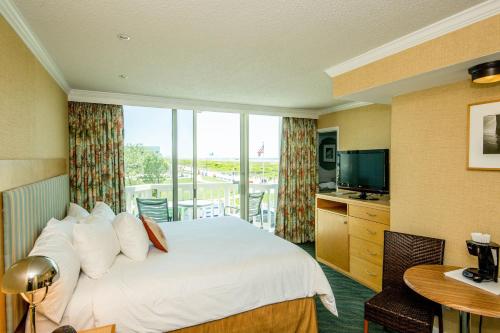Port Royal Oceanfront Hotel - image 3