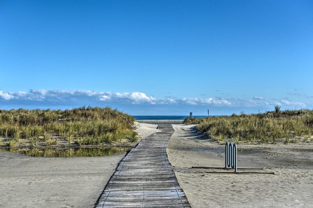 Wildwood Crest Beach Condo with Ocean Views! - main image