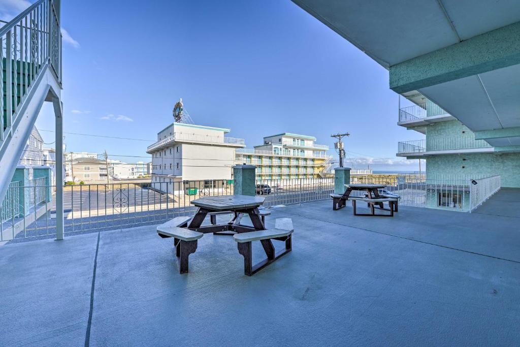 Wildwood Crest Beach Condo with Ocean Views! - image 4