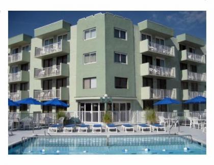 Diplomat Beach Club
