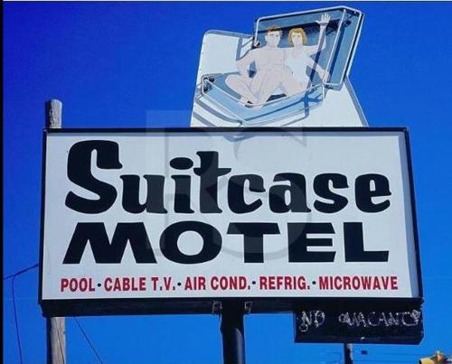 Suitcase Motel & Travel - image 2