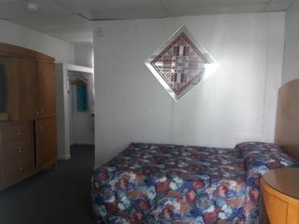 Suitcase Motel & Travel - image 3