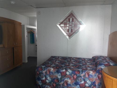Suitcase Motel & Travel - image 3