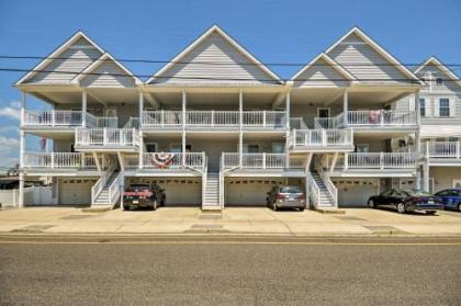 Condo with Deck Walk to Beach and Convention Center New Jersey