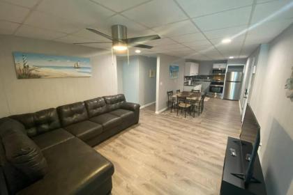 Affordable beachfront Apartment No balcony sleeps 10 - image 15