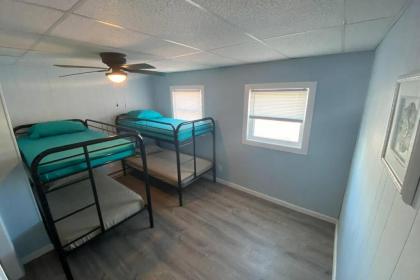 Affordable beachfront Apartment No balcony sleeps 10 - image 5