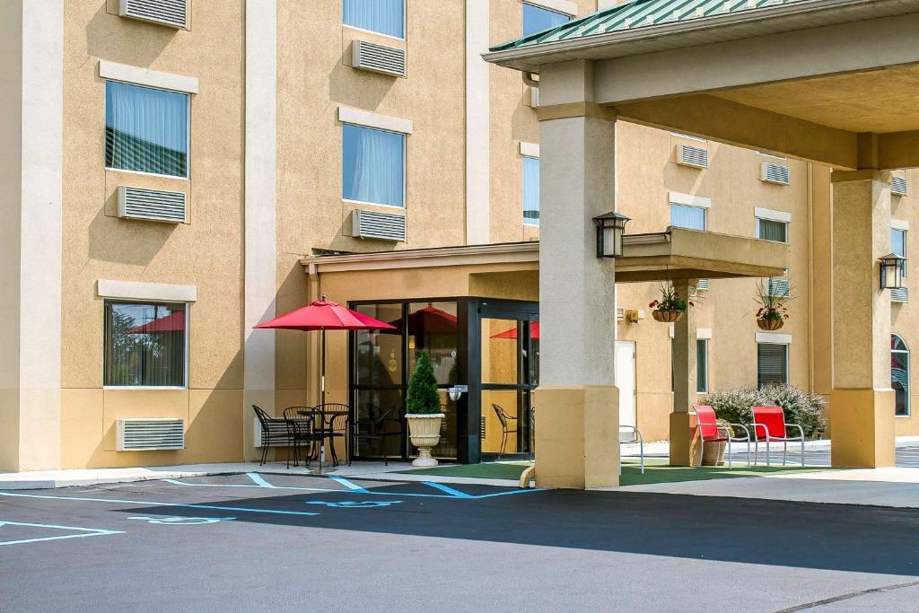 Comfort Inn & Suites Wilkes Barre - Arena - image 2